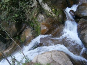 gainfeldwasserfall-wasser-kurz-vorm-fall